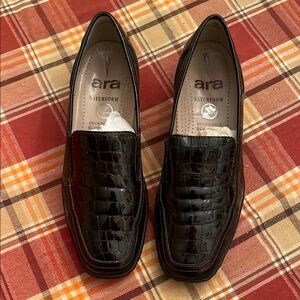 Ara women’s brown croc Loafers
